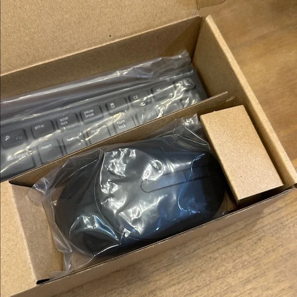 Dell Black Wireless Keyboard and Mouse Combo - Picture 12 of 16